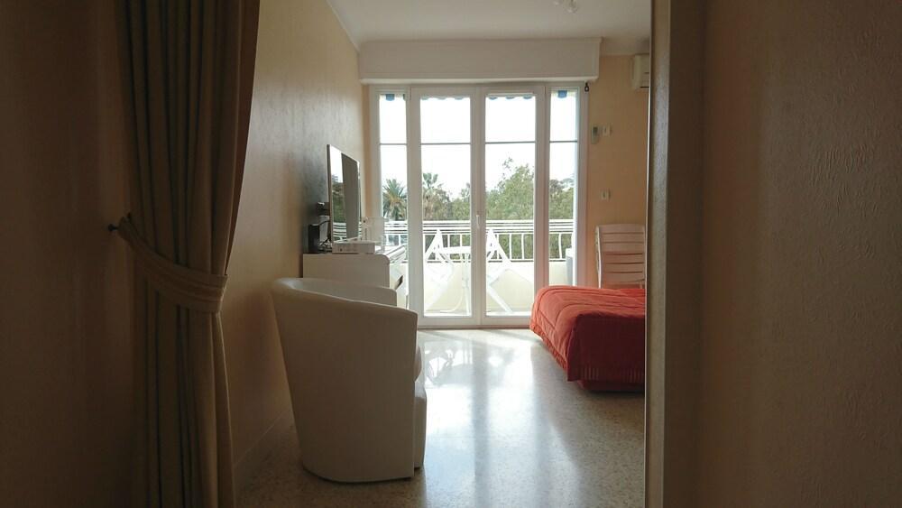 Studio 3 Etoiles Vue Mer 150M Plages Parking Clim Wifi 칸느 외부 사진