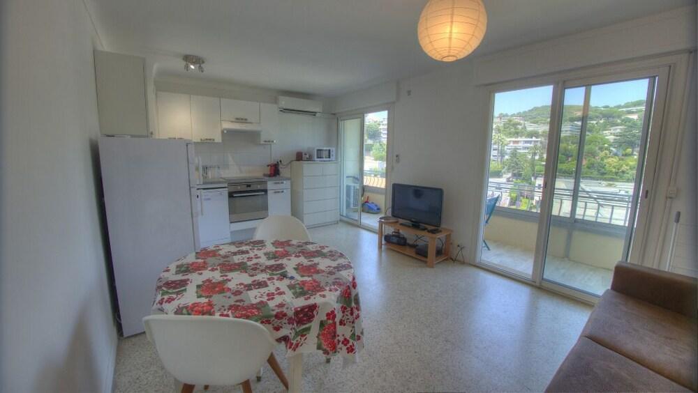 Studio 3 Etoiles Vue Mer 150M Plages Parking Clim Wifi 칸느 외부 사진